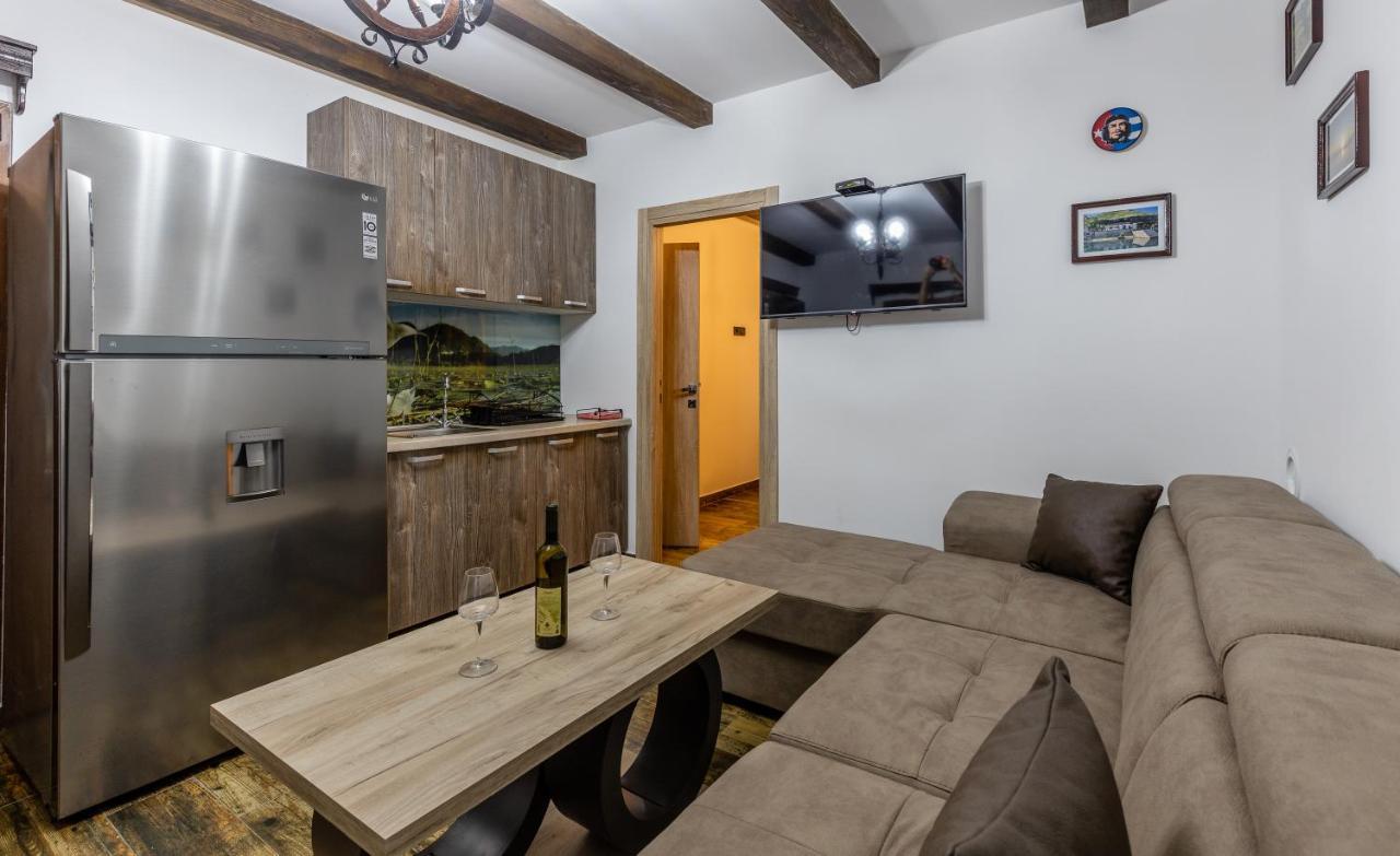 Ferienwohnung Luxury House Lotos Golubovci Exterior foto