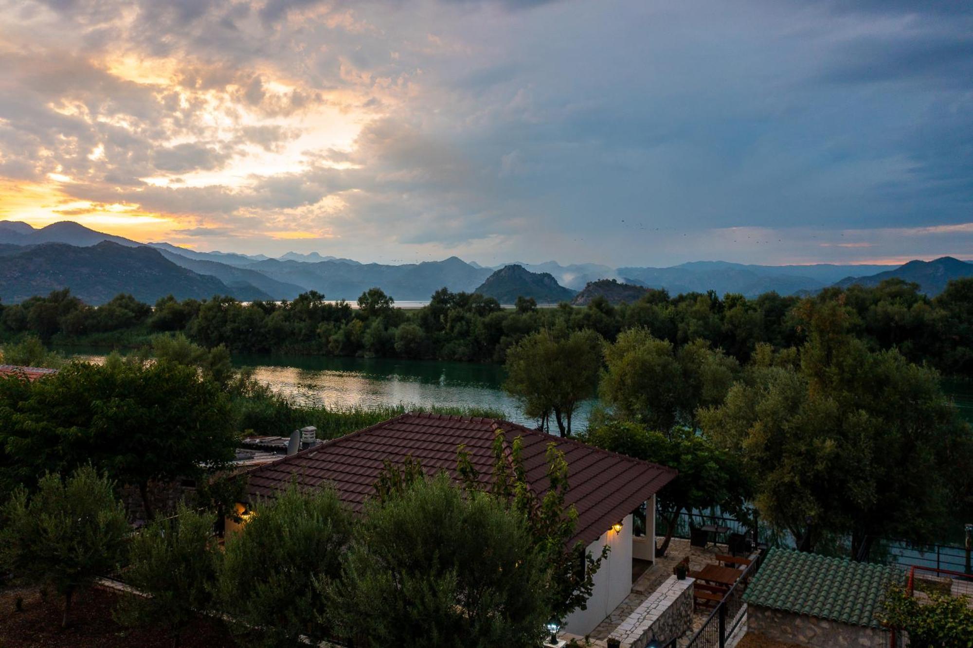 Ferienwohnung Luxury House Lotos Golubovci Exterior foto